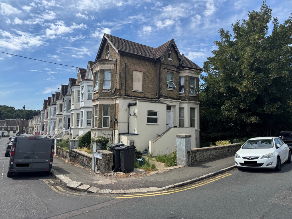 Lot: 72 - FREEHOLD BLOCK OF FOUR FLATS - Salisbury Road elevation